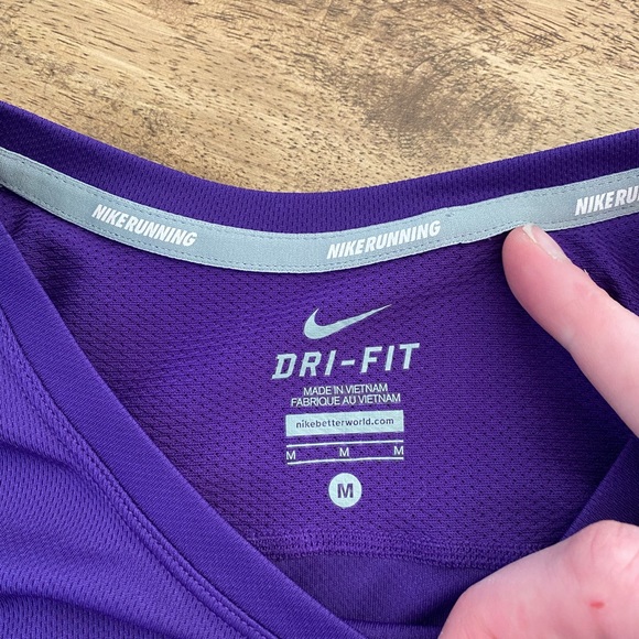 🔥 Nike. Running Dry Fit Top. - Picture 3 of 4
